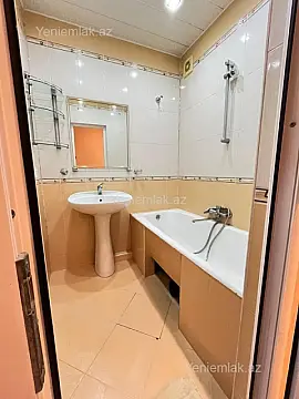 Satılır 4 otaqlı köhnə tikili 93 m²