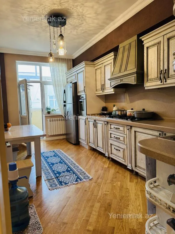 Satılır 3 otaqlı yeni tikili 130 m²
