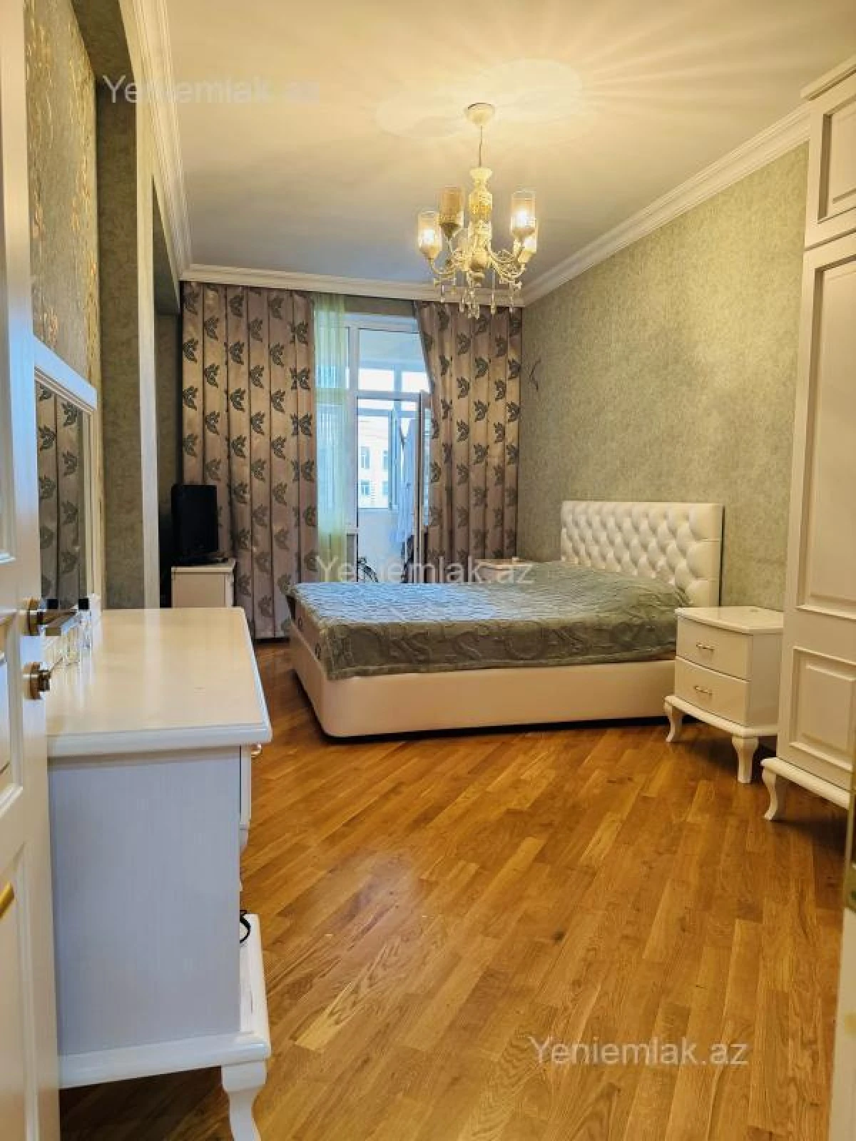 Satılır 3 otaqlı yeni tikili 130 m²