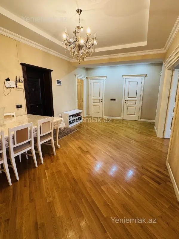 Satılır 3 otaqlı yeni tikili 130 m²