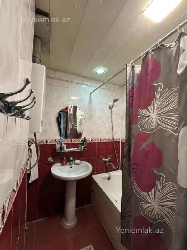 Satılır 3 otaqlı köhnə tikili 90 m²