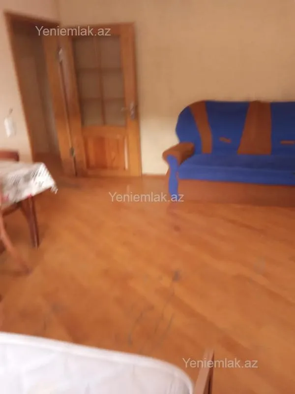 Satılır 2 otaqlı köhnə tikili 60 m²