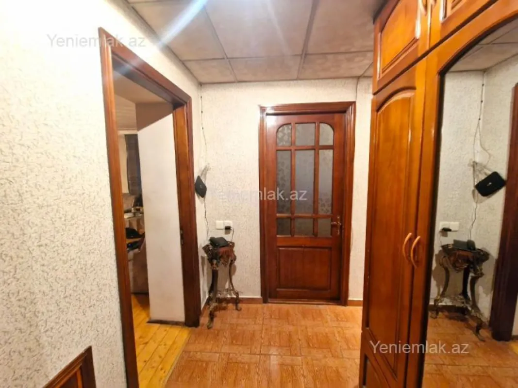 Satılır 4 otaqlı köhnə tikili 100 m²