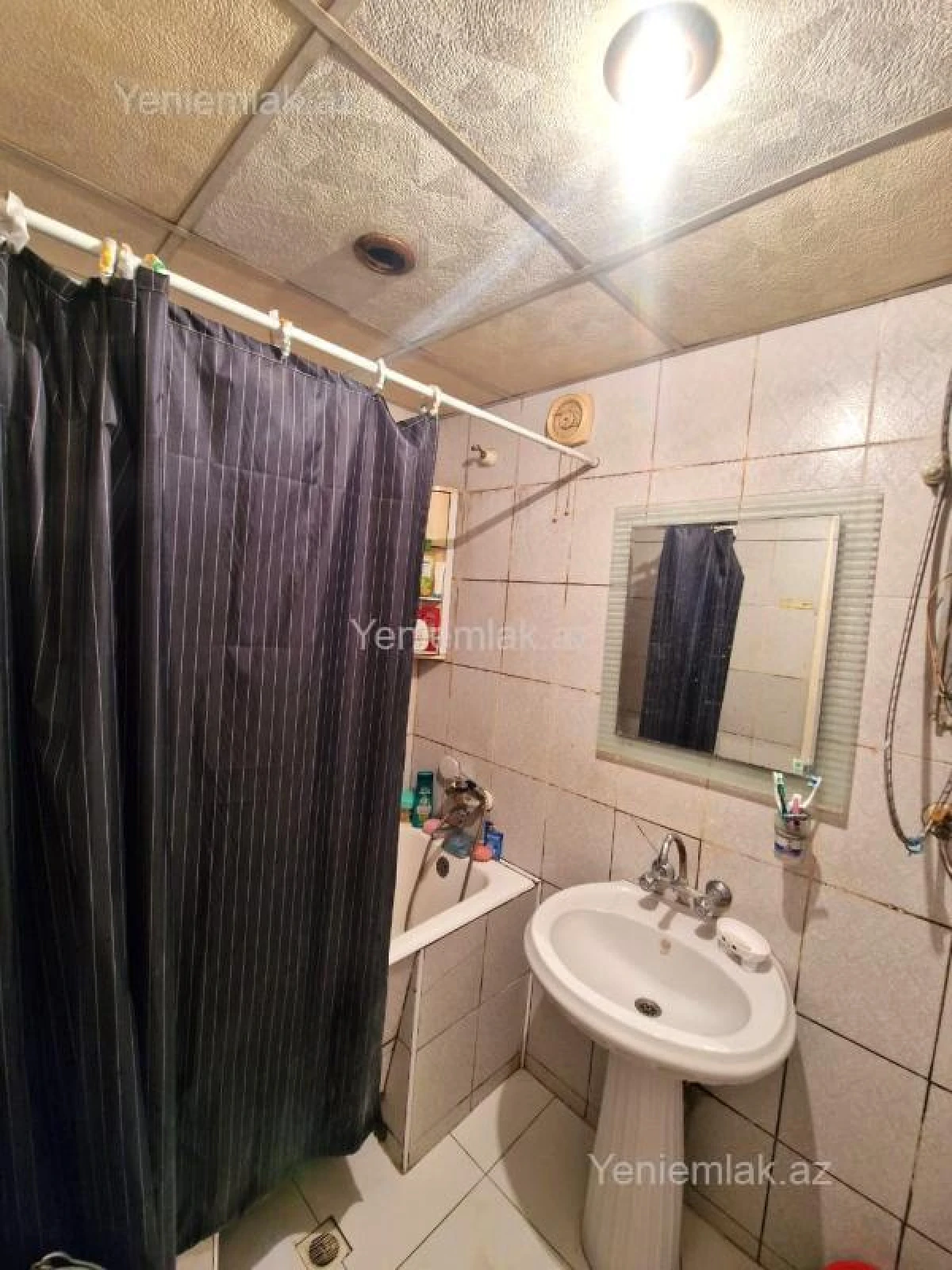 Satılır 4 otaqlı köhnə tikili 100 m²