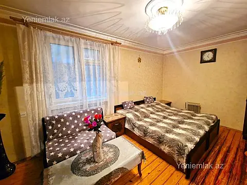 Satılır 4 otaqlı köhnə tikili 100 m²