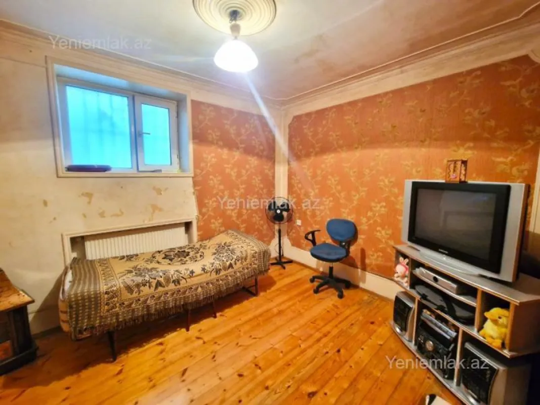 Satılır 4 otaqlı köhnə tikili 100 m²