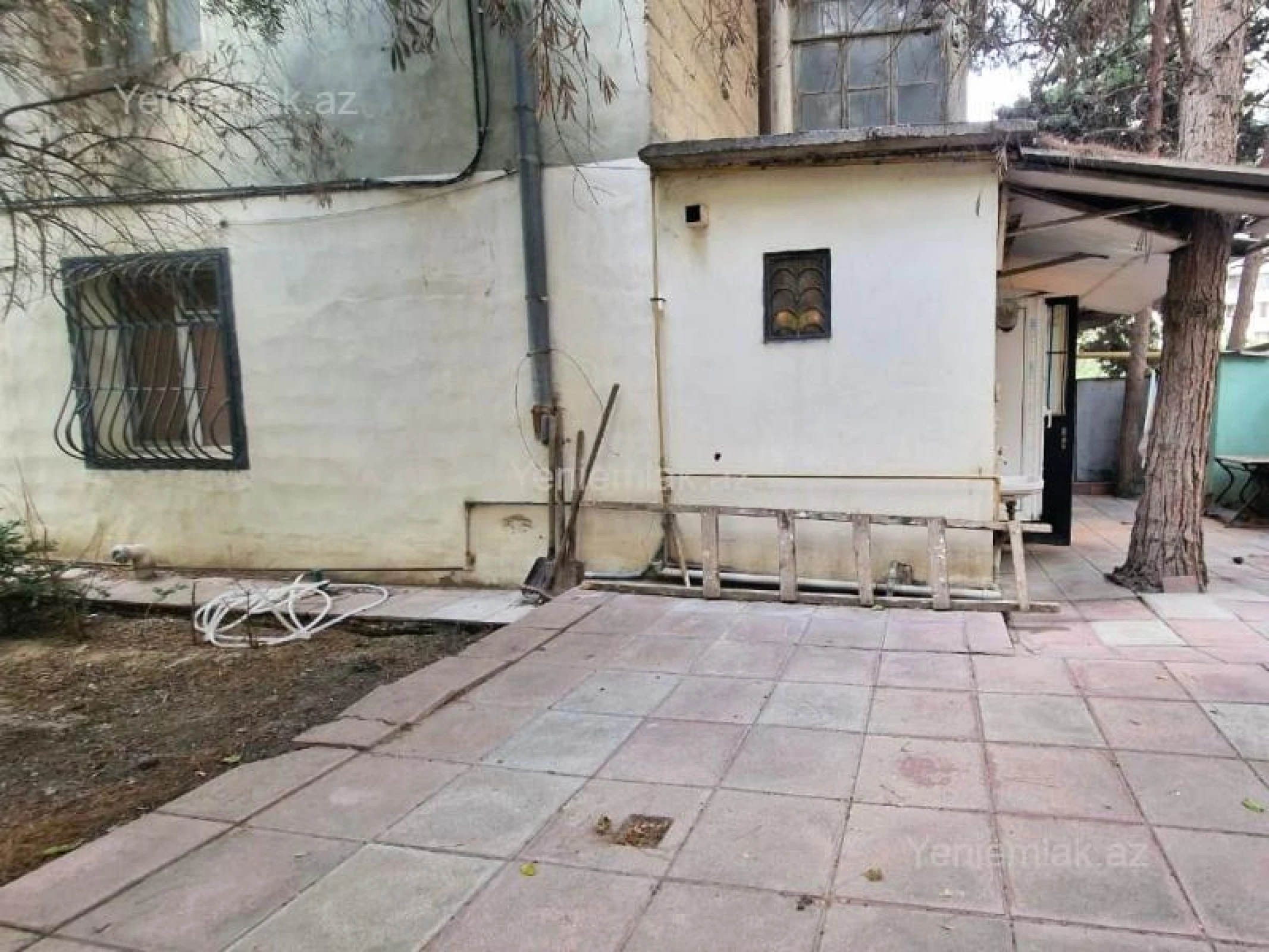 Satılır 4 otaqlı köhnə tikili 100 m²