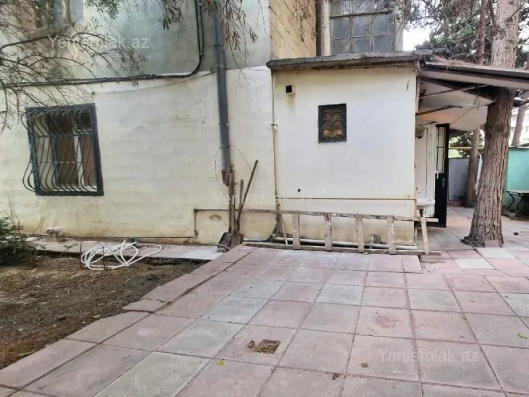 Satılır 4 otaqlı köhnə tikili 100 m²