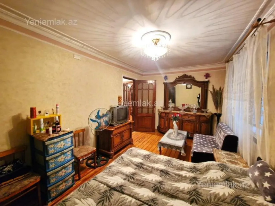 Satılır 4 otaqlı köhnə tikili 100 m²