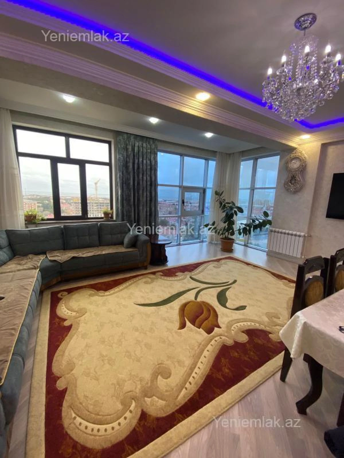 Satılır 3 otaqlı yeni tikili 130 m²