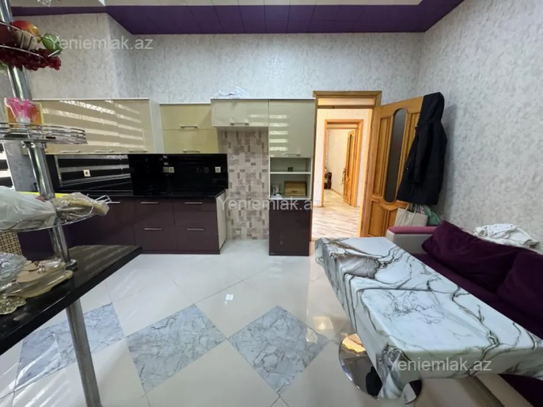 Satılır 5 otaqlı həyət evi 200 m²