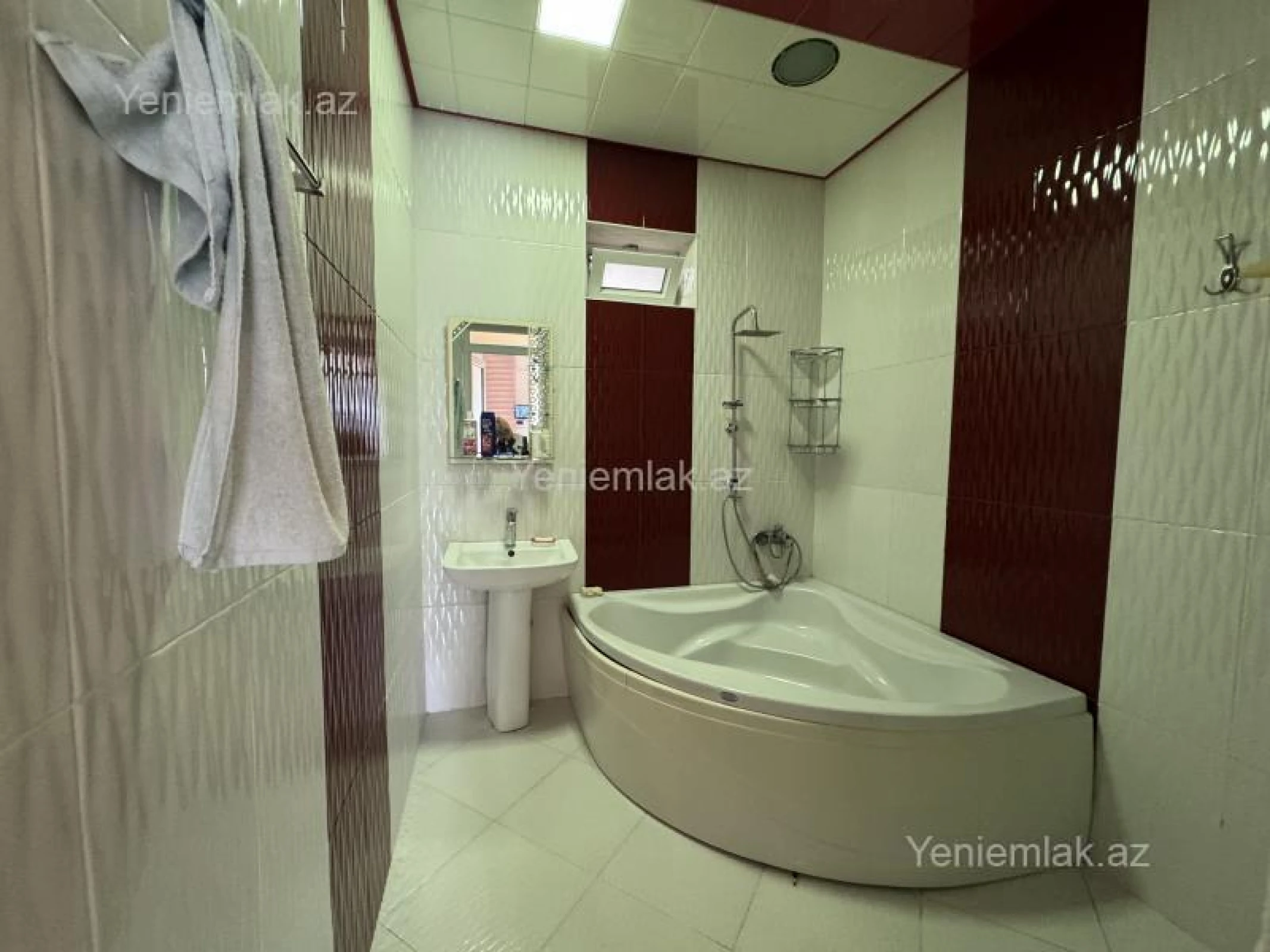Satılır 5 otaqlı həyət evi 200 m²