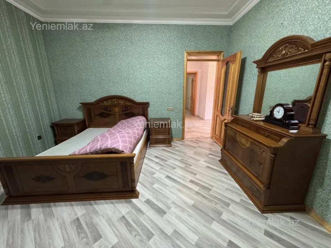 Satılır 5 otaqlı həyət evi 200 m²