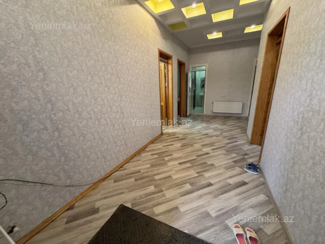 Satılır 5 otaqlı həyət evi 200 m²
