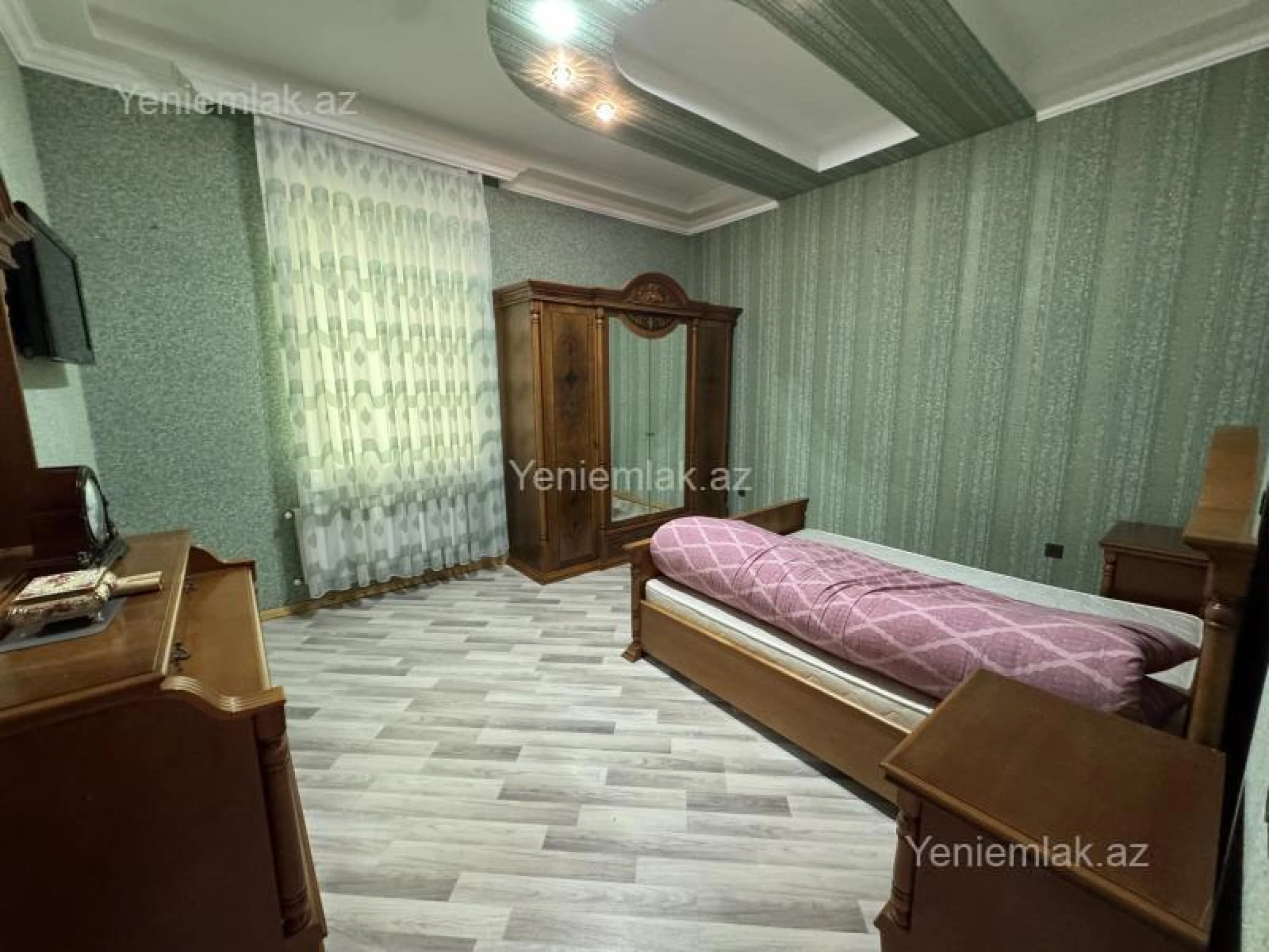 Satılır 5 otaqlı həyət evi 200 m²