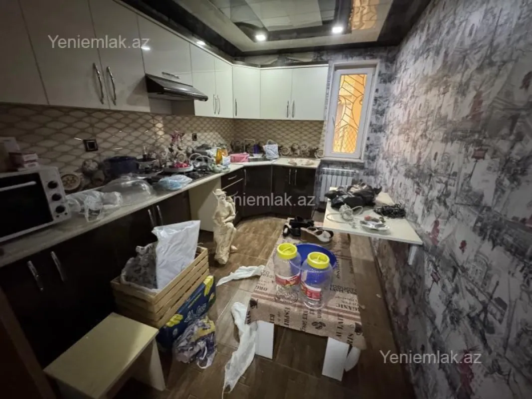 Satılır 5 otaqlı həyət evi 200 m²