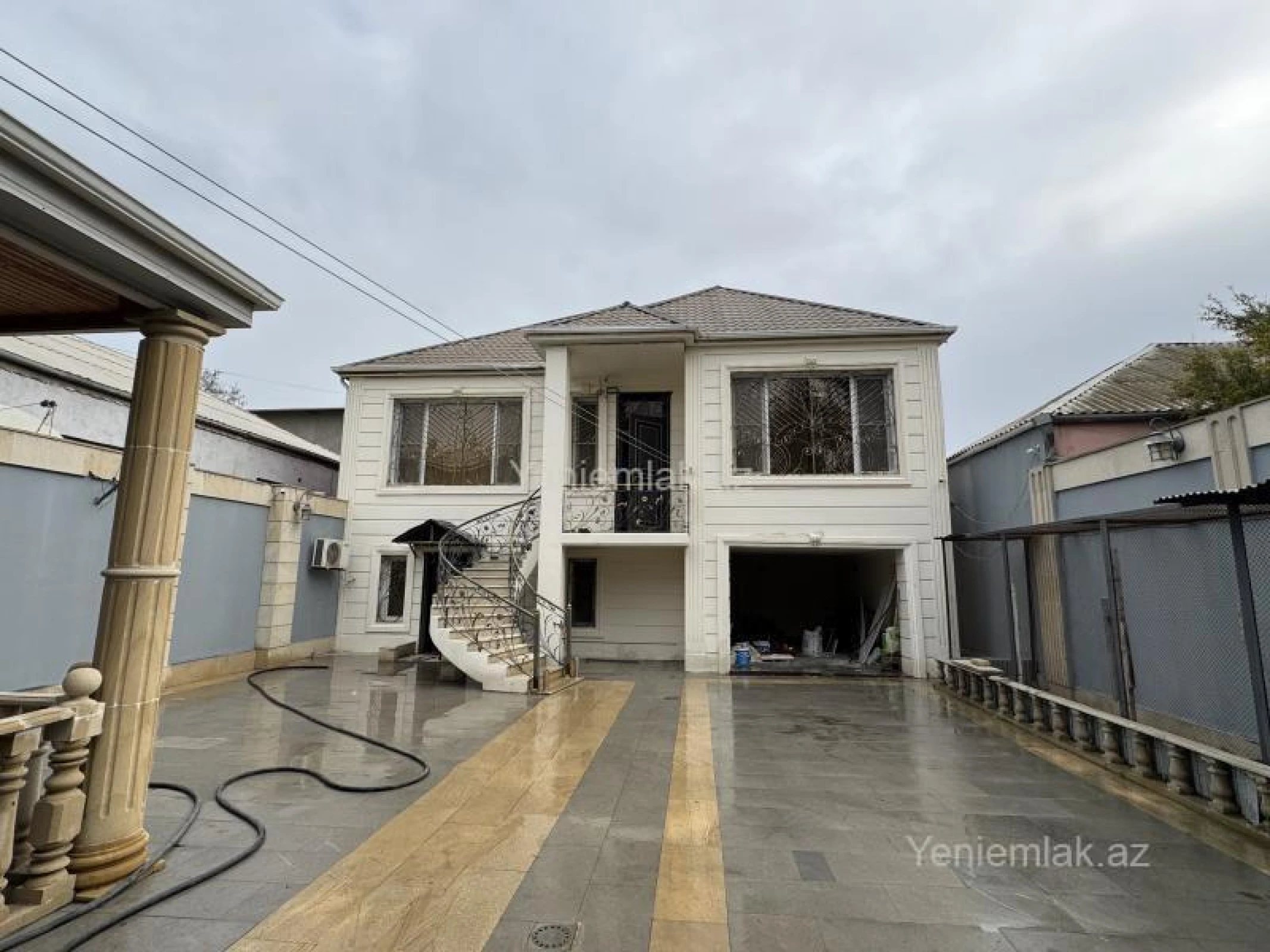 Satılır 5 otaqlı həyət evi 200 m²