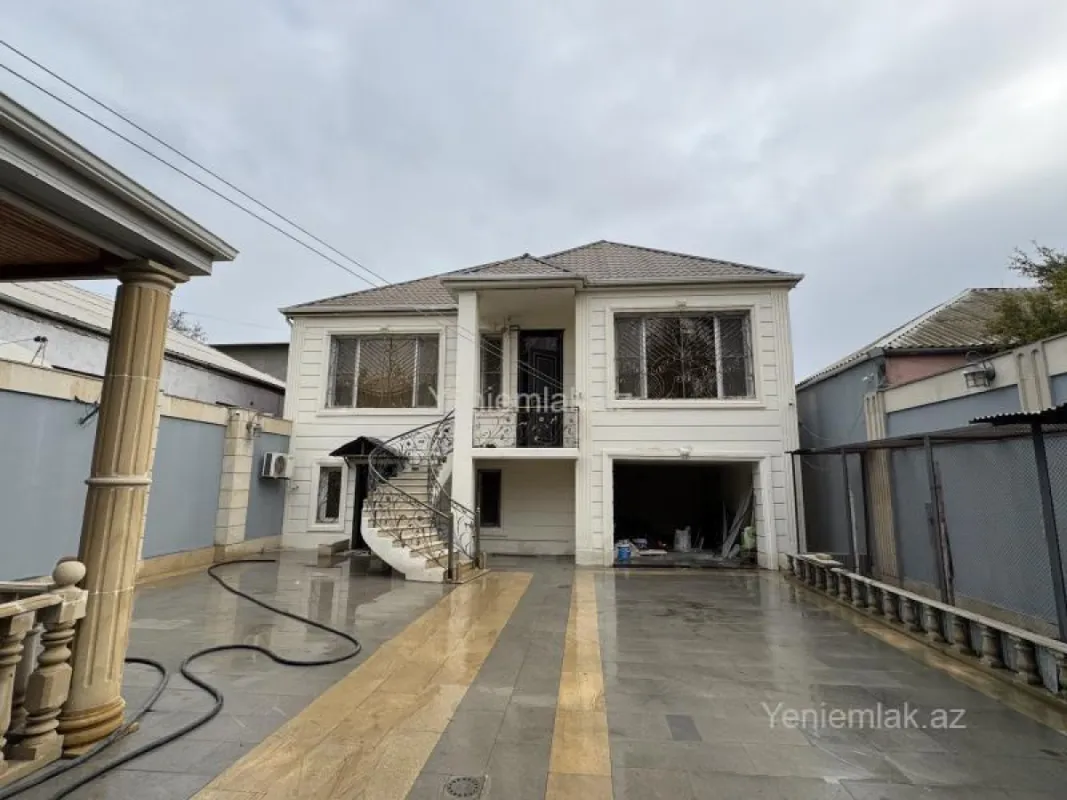 Satılır 5 otaqlı həyət evi 200 m²