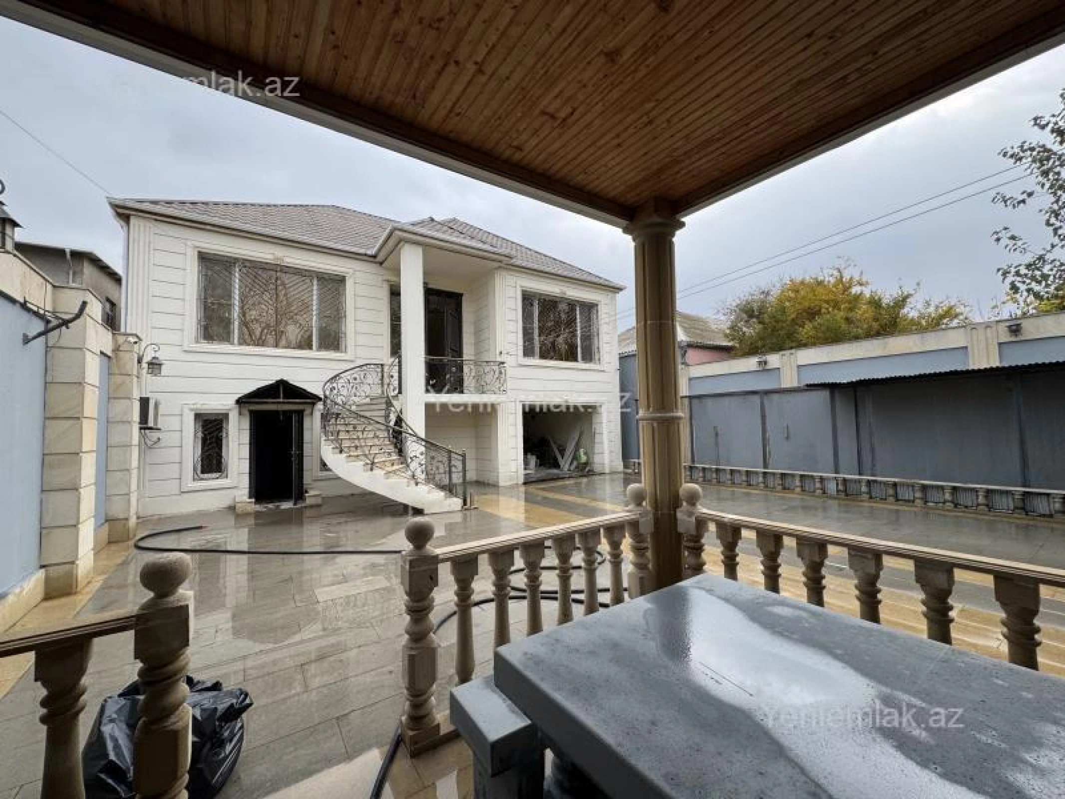 Satılır 5 otaqlı həyət evi 200 m²