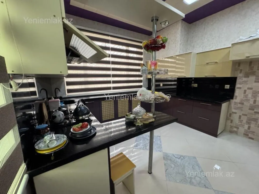 Satılır 5 otaqlı həyət evi 200 m²