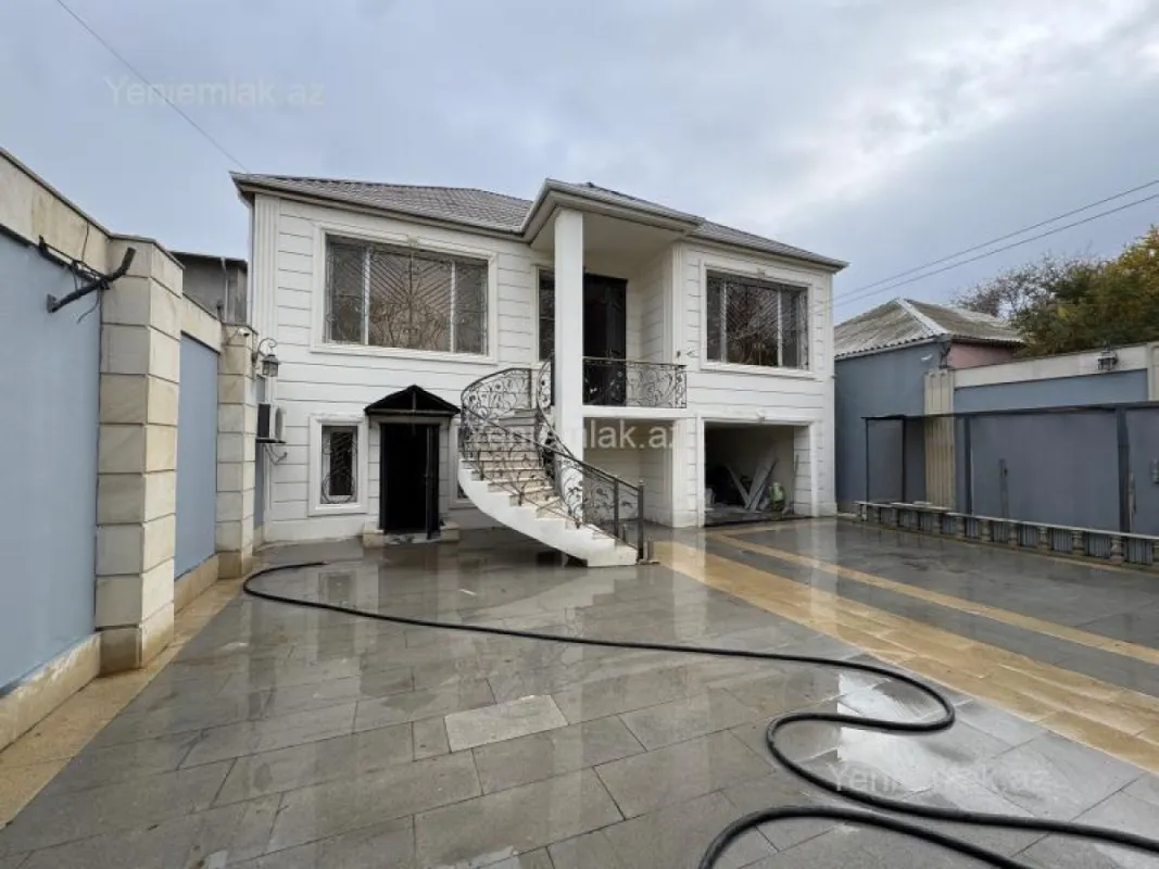 Satılır 5 otaqlı həyət evi 200 m²