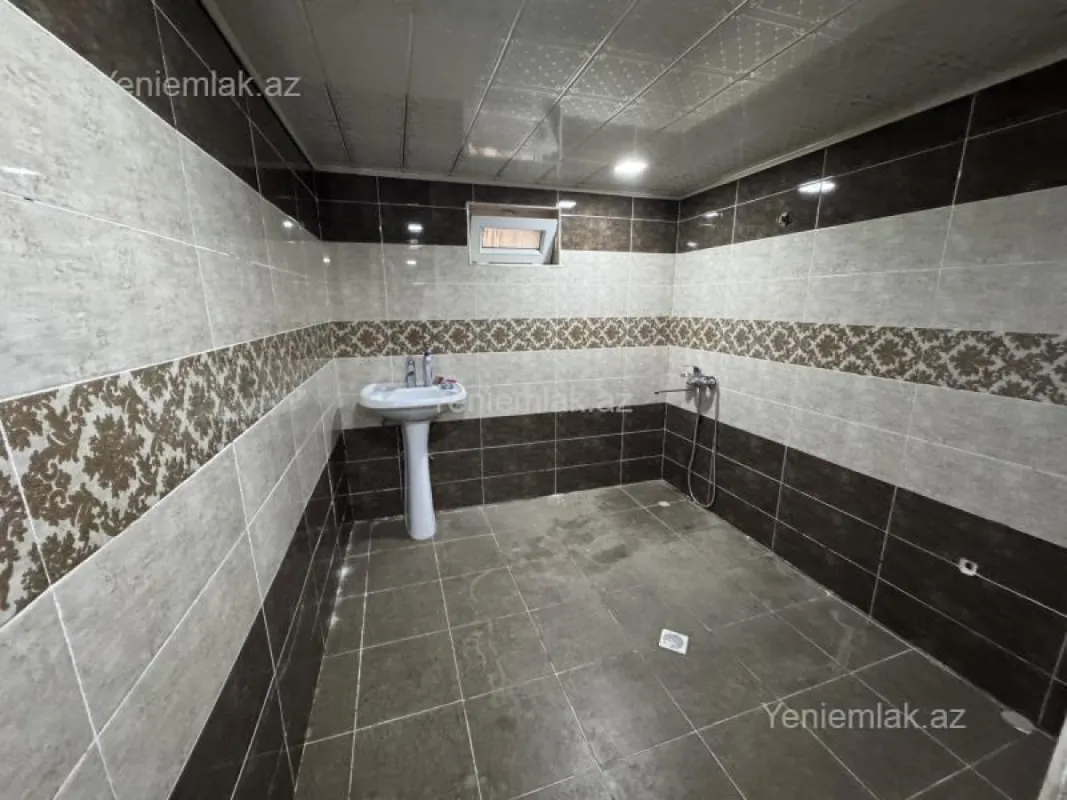 Satılır 5 otaqlı həyət evi 200 m²