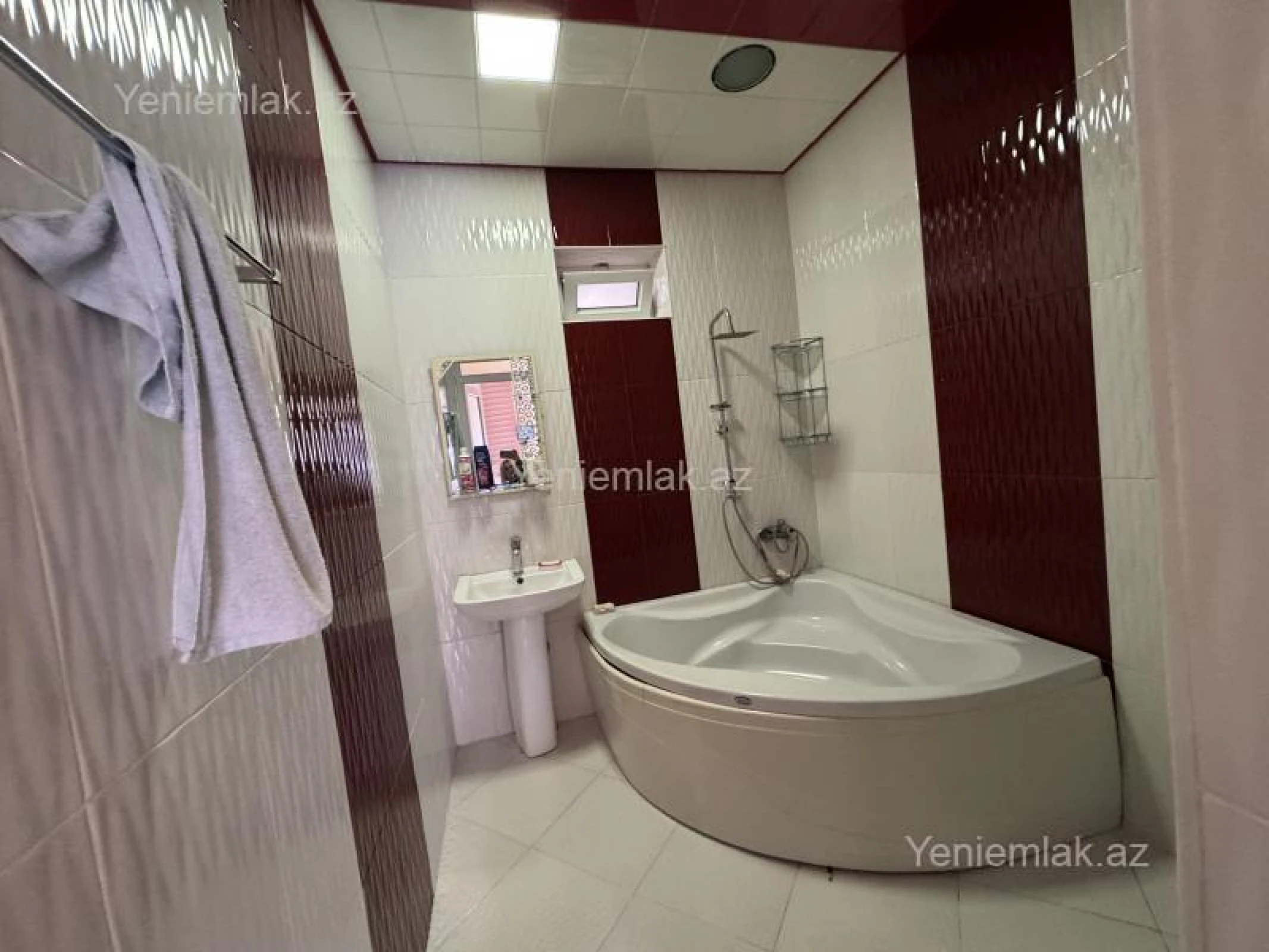 Satılır 5 otaqlı həyət evi 200 m²