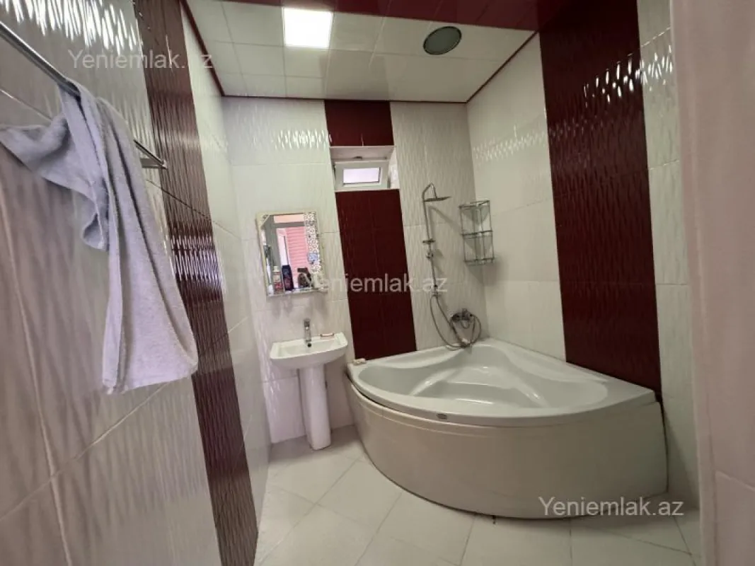 Satılır 5 otaqlı həyət evi 200 m²