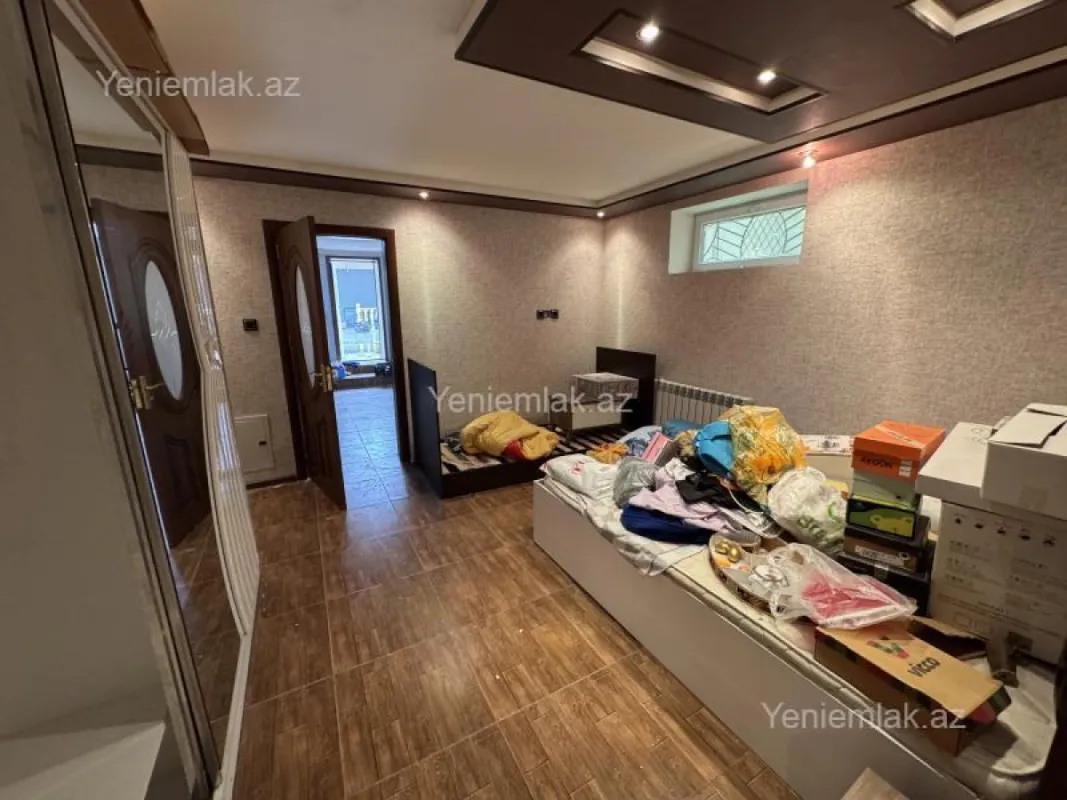 Satılır 5 otaqlı həyət evi 200 m²