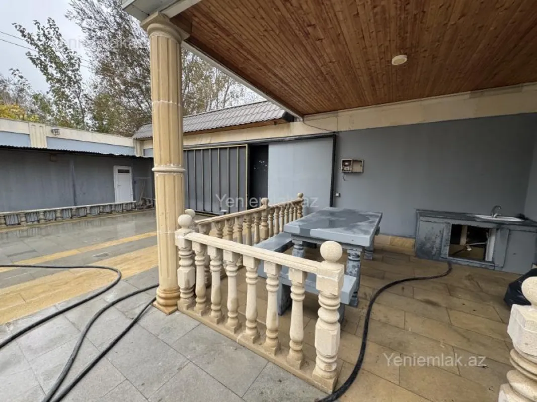 Satılır 5 otaqlı həyət evi 200 m²