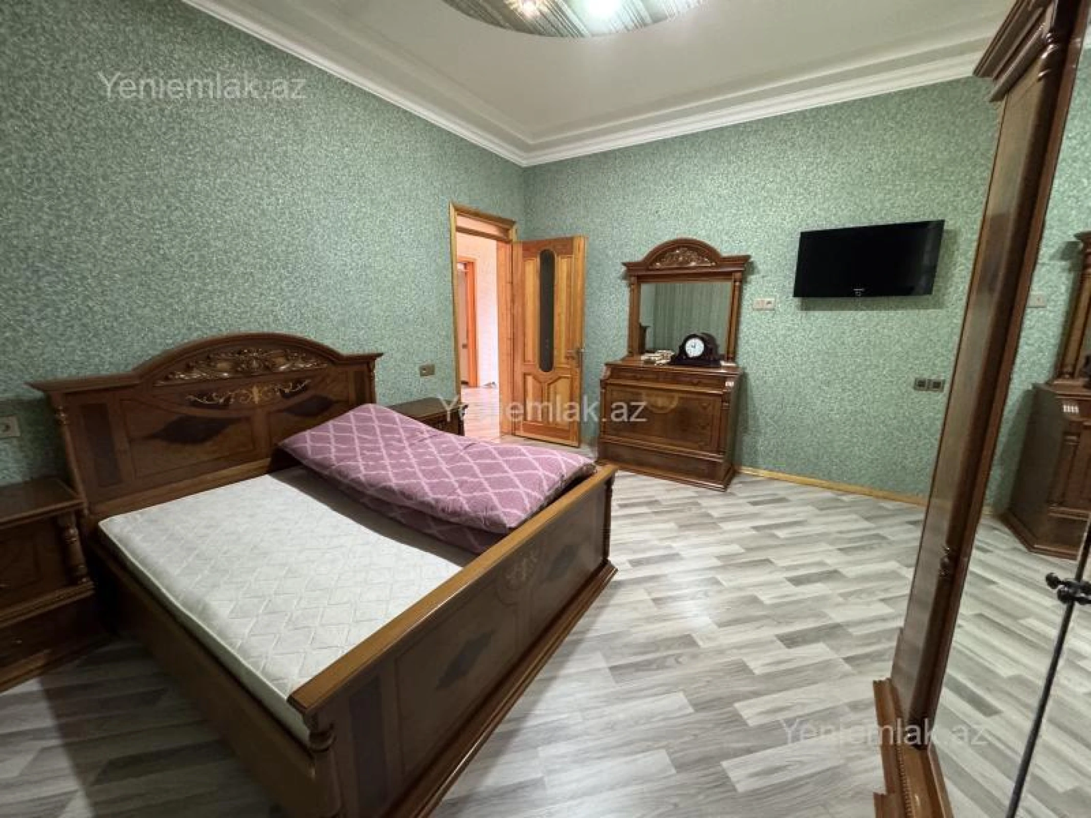 Satılır 5 otaqlı həyət evi 200 m²