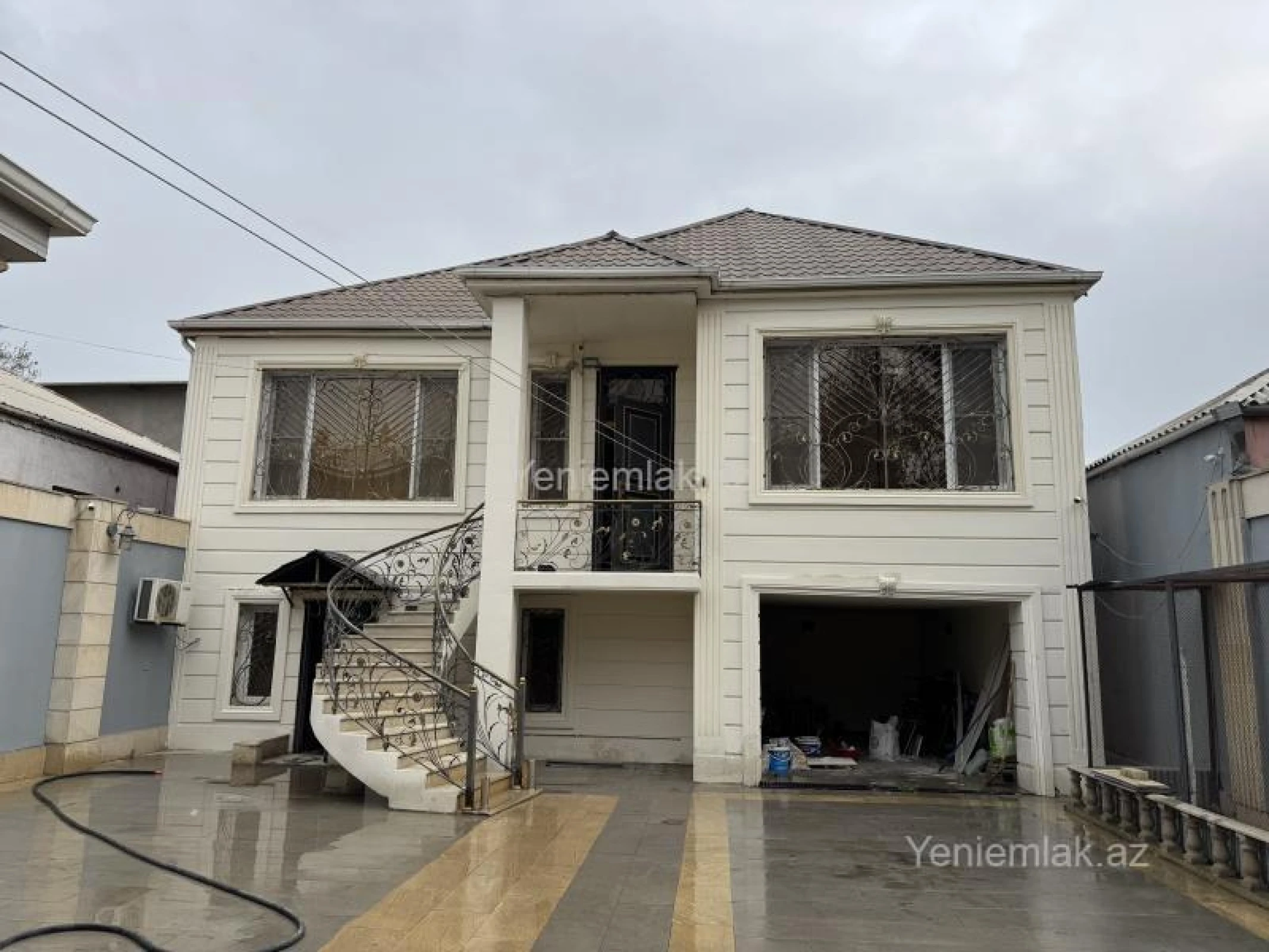 Satılır 5 otaqlı həyət evi 200 m²