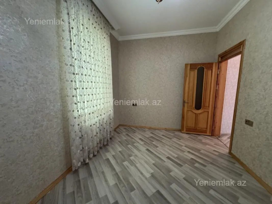 Satılır 5 otaqlı həyət evi 200 m²