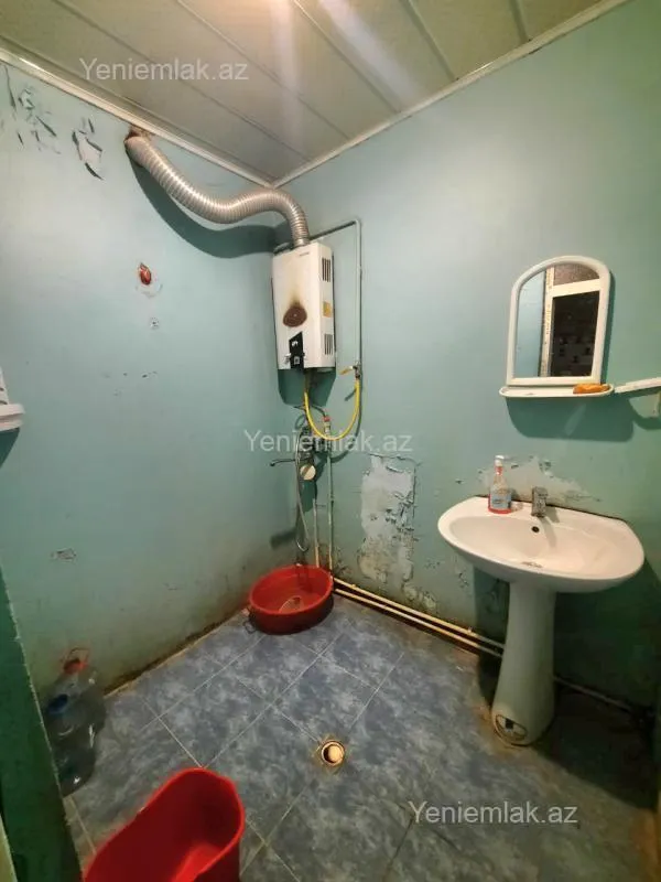 Satılır 2 otaqlı köhnə tikili 65 m²