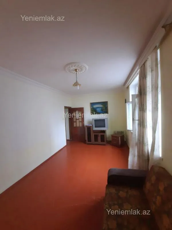 Satılır 2 otaqlı köhnə tikili 65 m²