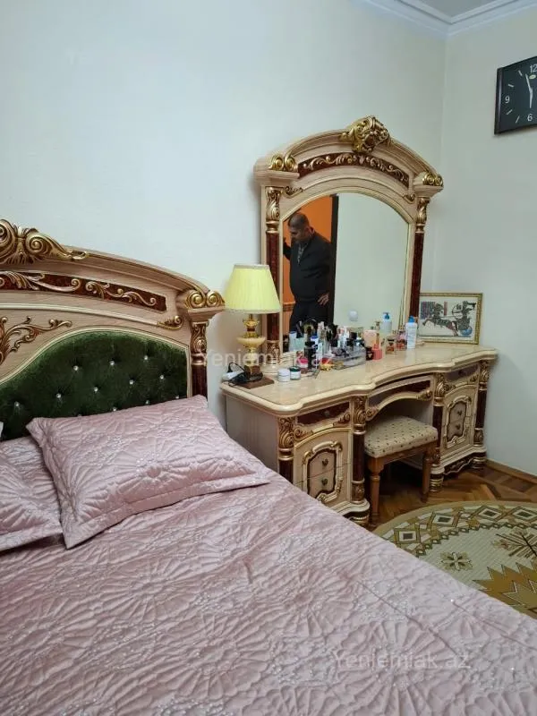 Satılır 2 otaqlı köhnə tikili 55 m²