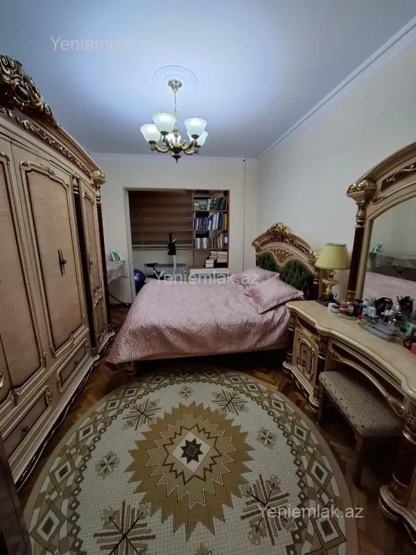 Satılır 2 otaqlı köhnə tikili 55 m²