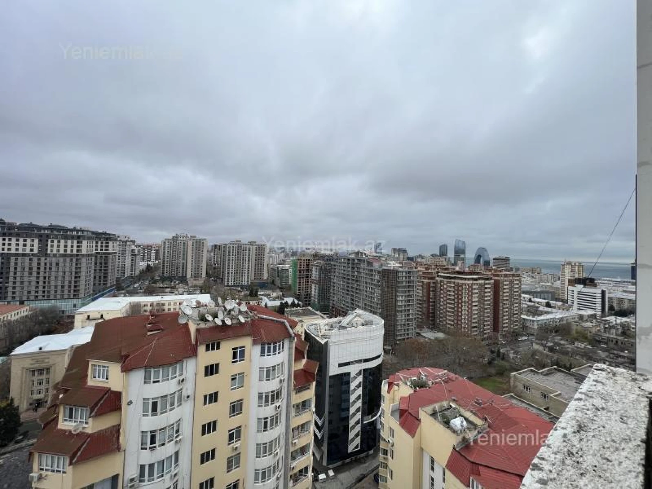 Satılır 4 otaqlı yeni tikili 200 m²