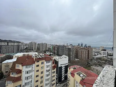 Satılır 4 otaqlı yeni tikili 200 m²