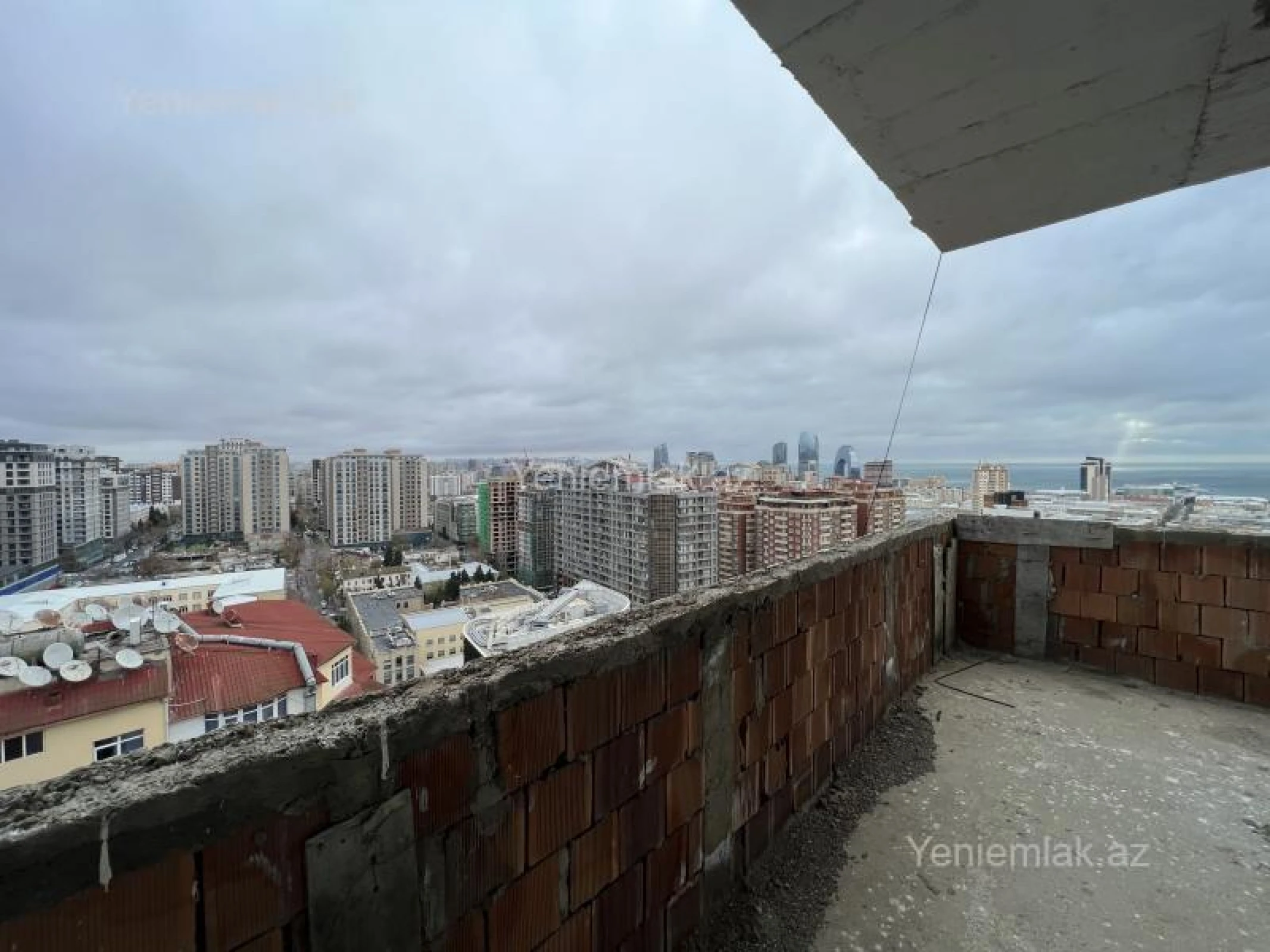 Satılır 4 otaqlı yeni tikili 200 m²