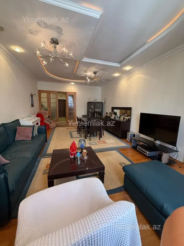 Satılır 3 otaqlı yeni tikili 150 m²