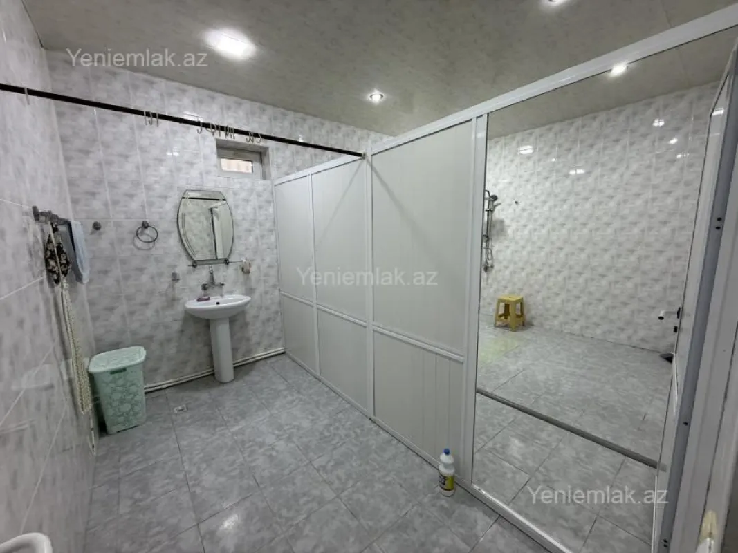 Satılır 7 otaqlı həyət evi 300 m²