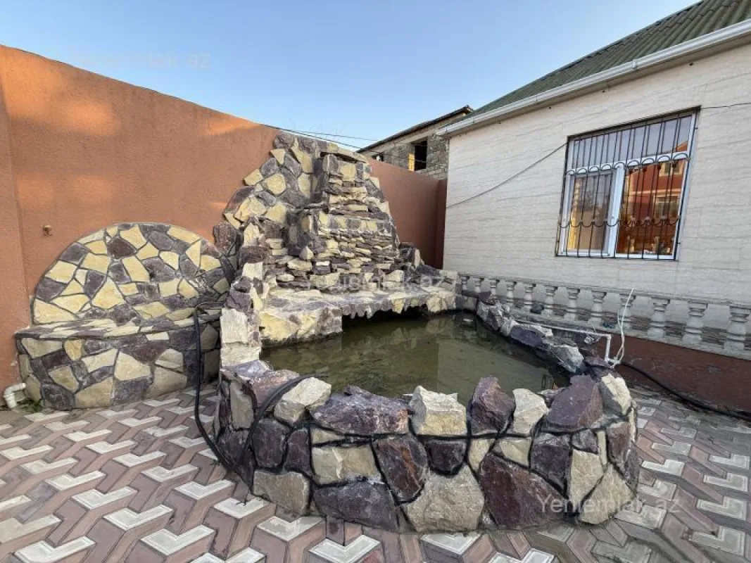 Satılır 7 otaqlı həyət evi 300 m²