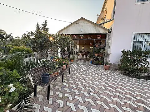 Satılır 7 otaqlı həyət evi 300 m²