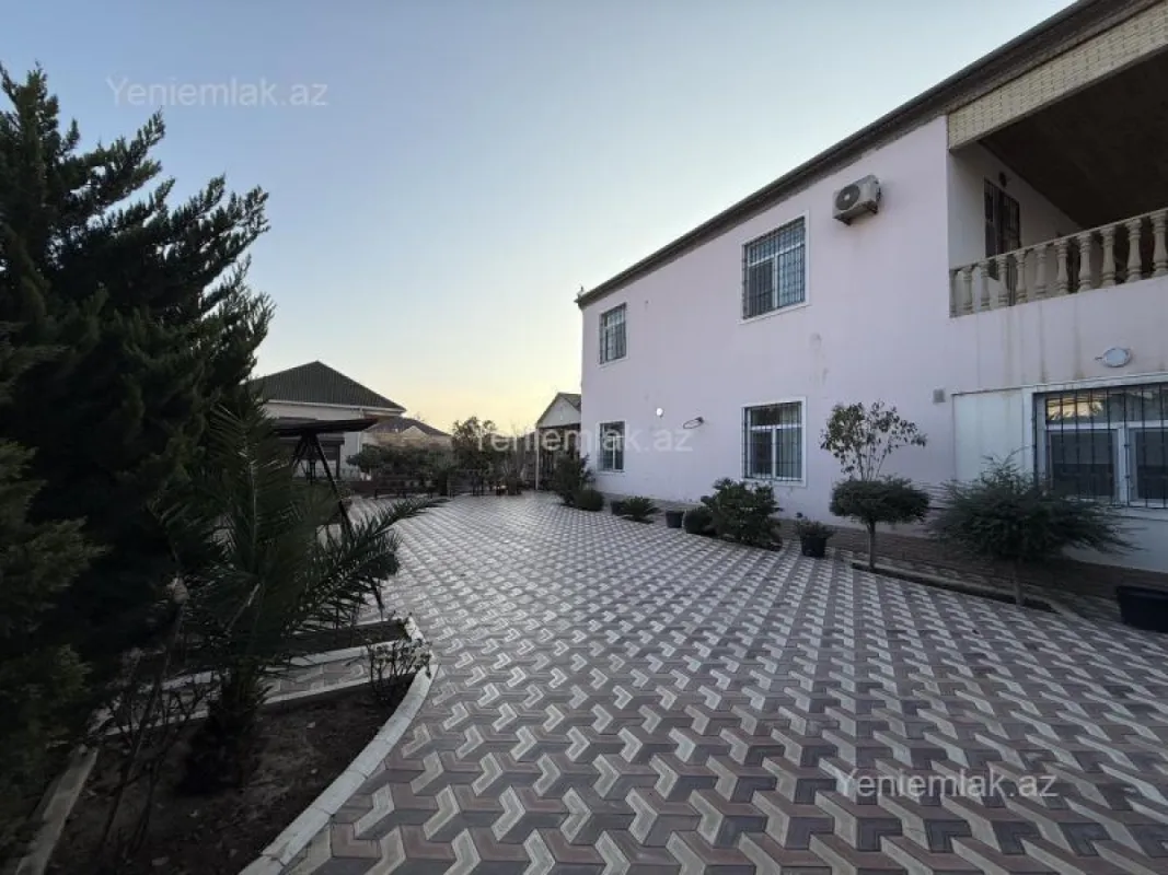 Satılır 7 otaqlı həyət evi 300 m²
