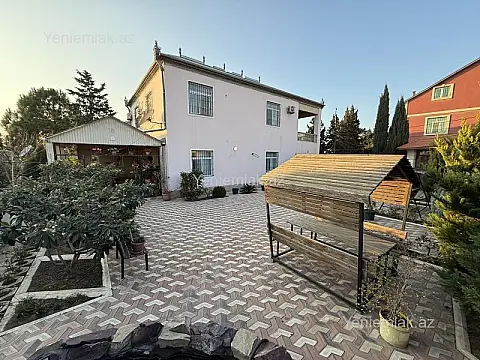 Satılır 7 otaqlı həyət evi 300 m²