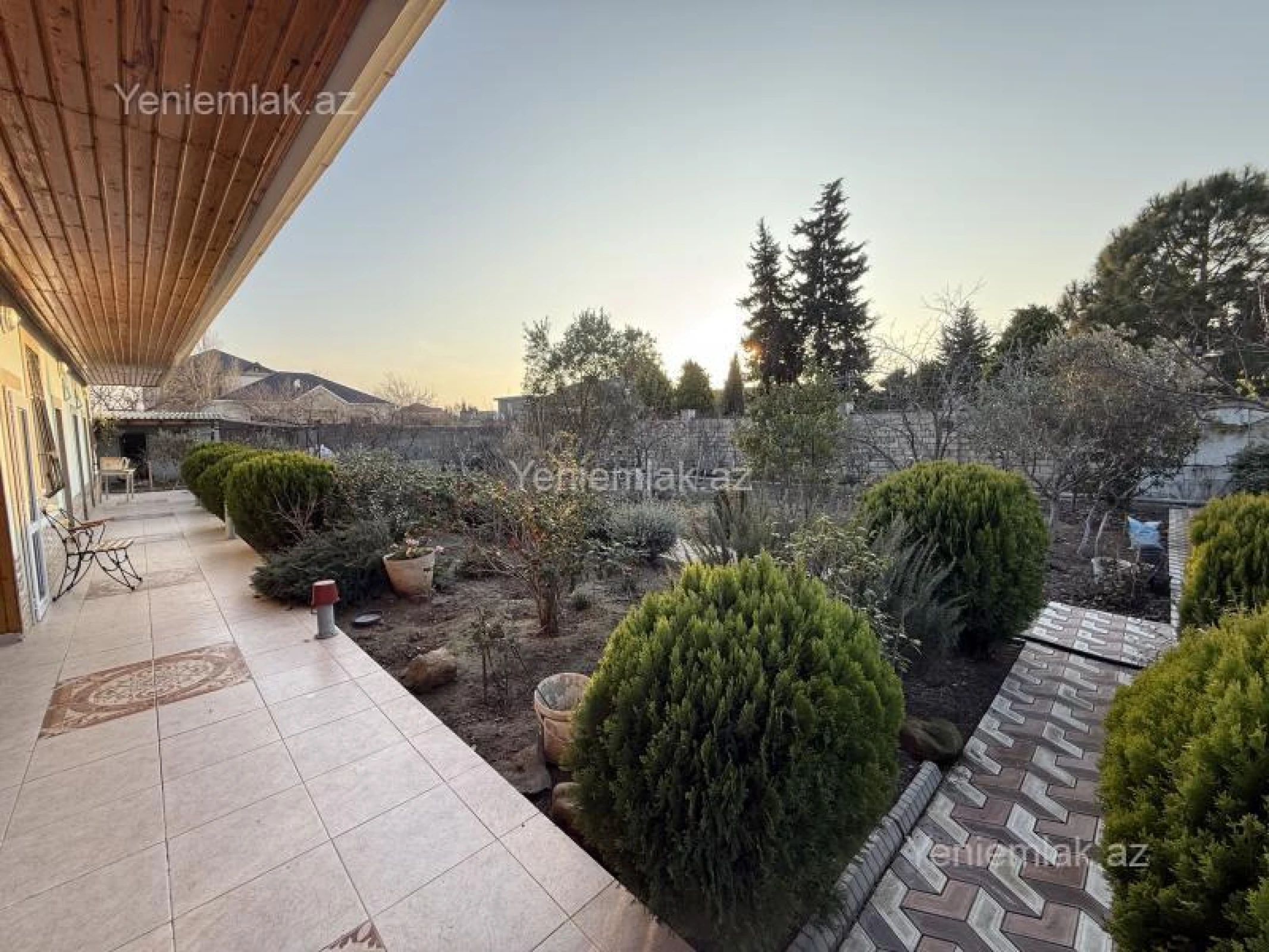 Satılır 7 otaqlı həyət evi 300 m²