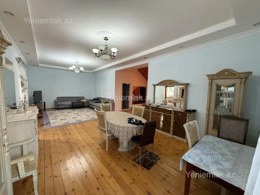 Satılır 7 otaqlı həyət evi 300 m²
