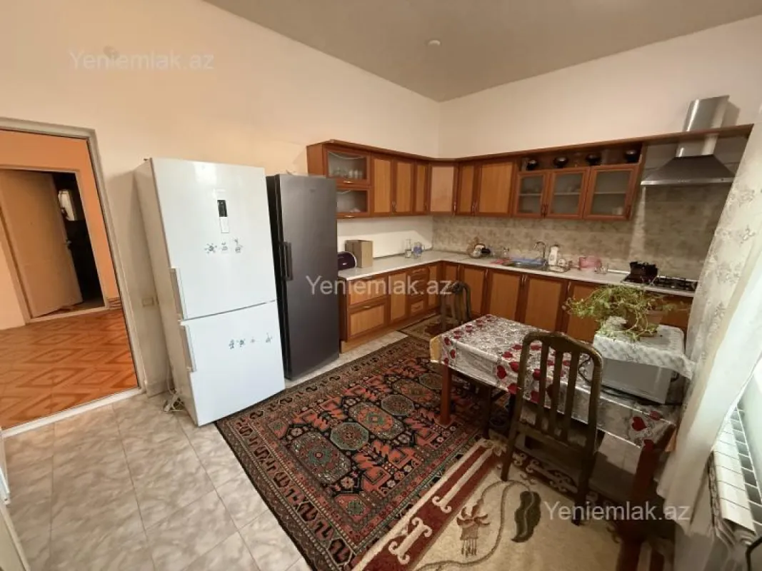 Satılır 7 otaqlı həyət evi 300 m²