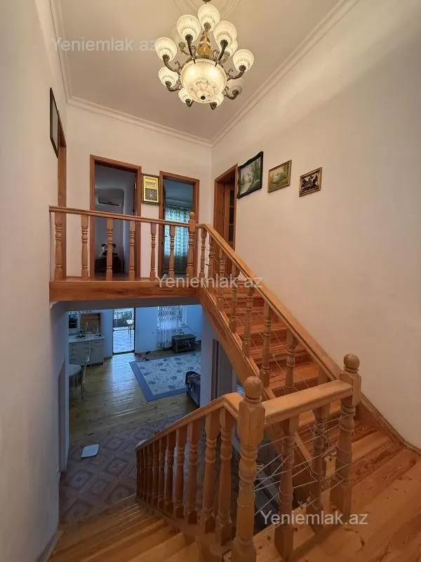 Satılır 7 otaqlı həyət evi 300 m²
